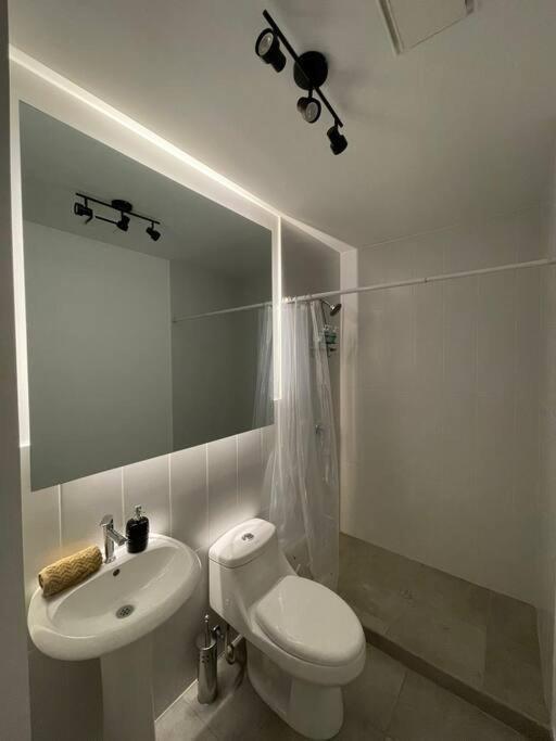 Lovely 1 Bedroom Unit With Free Parking Modra Zone 4 Città del Guatemala Esterno foto